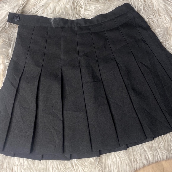 Black Pleated Skirt - Picture 3 of 5